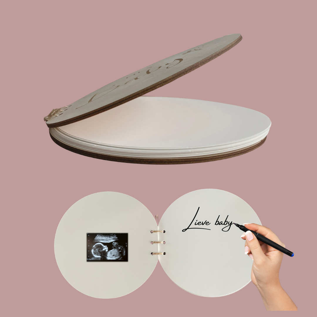 Houten invulboek en beschrijfbare blanco pagina's