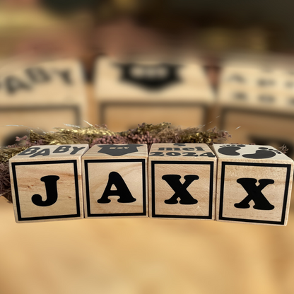 Houten naamblokken zwarte opdruk kraamcadeau