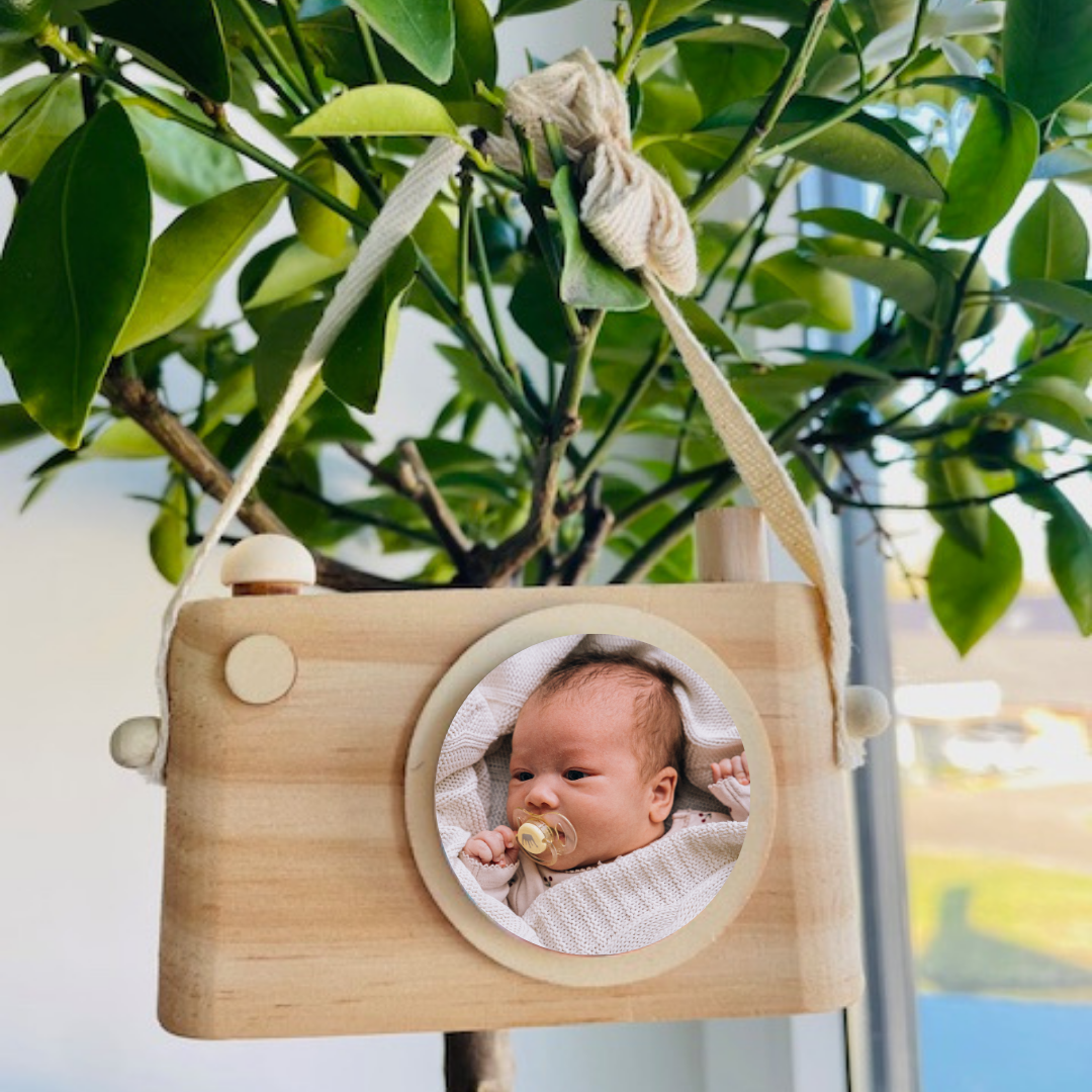 Houten fotocamera met hengsel