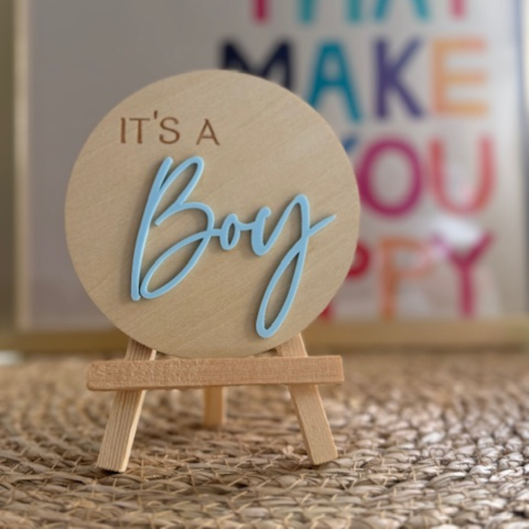 Hout bordje met de tekst It's a Boy kraamcadeau