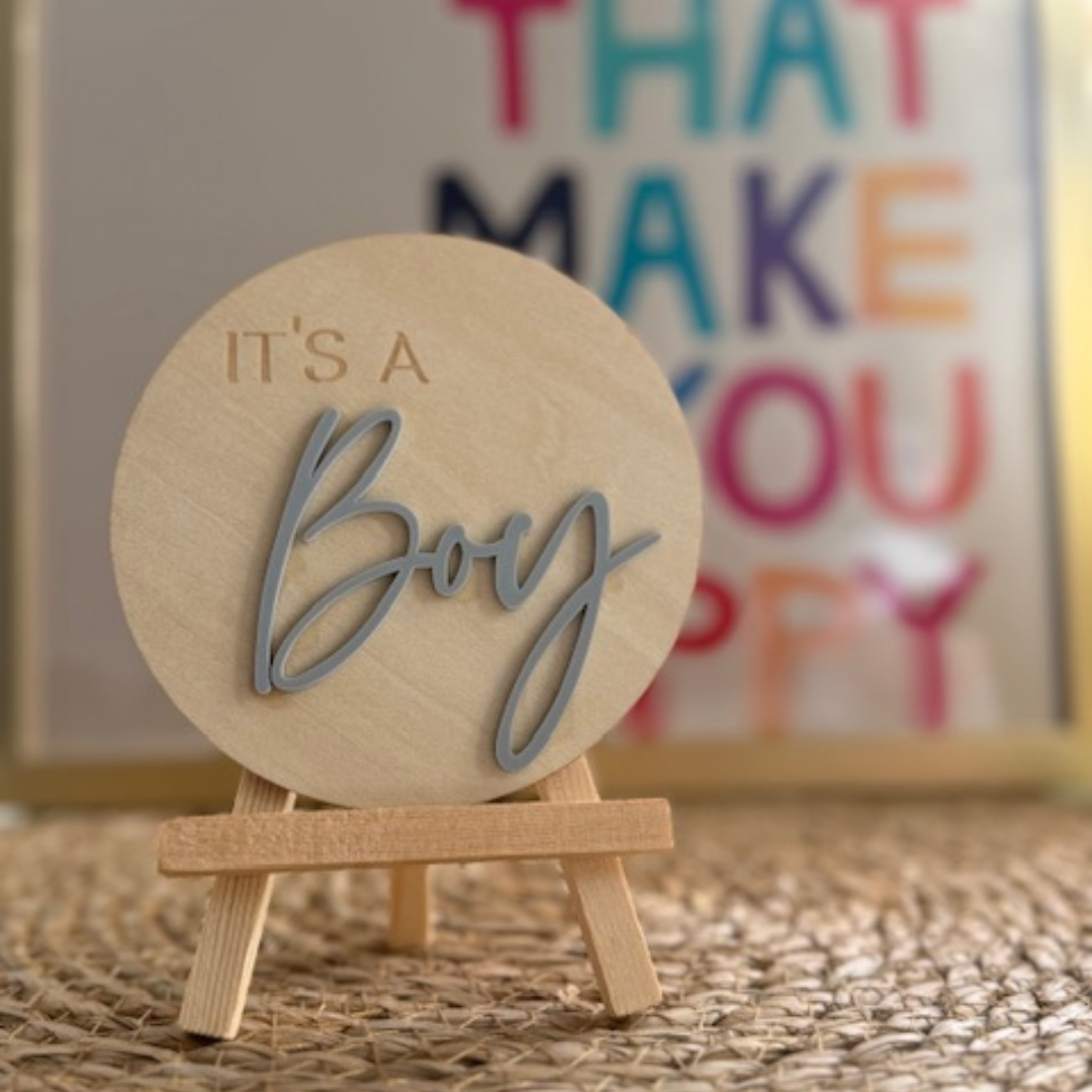 Hout bordje met de tekst It's a Boy kraamcadeau