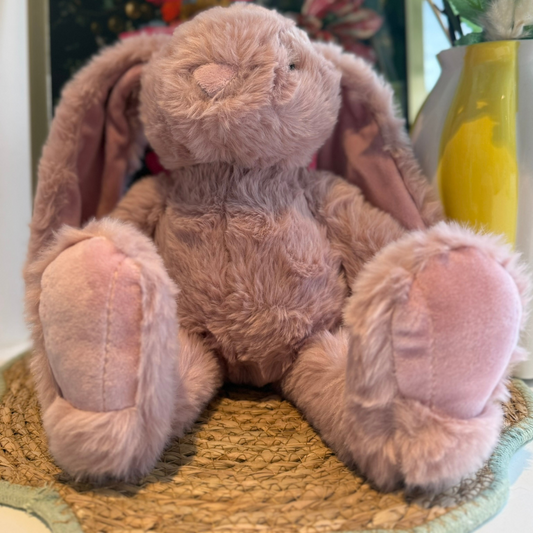 roze knuffelkonijn met lange oren