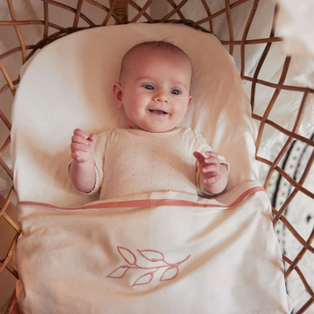 Ledikantlaken wit roze baby kraamcadeau