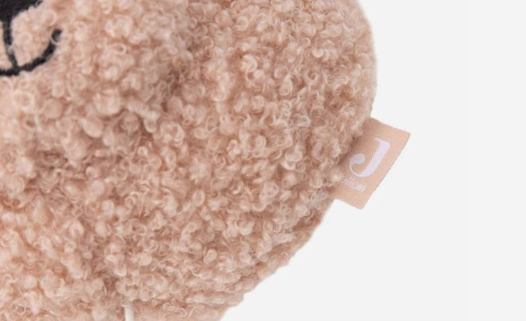 Deze muziekhanger teddybeer van het merk Jollein speelt "You are my sunshine" als je aan het touwtje trekt. De muziekhanger is prachtig voor in je babykamer, maar kan ook vast worden gemaakt aan de box of kinderwagen. TIP: Tip: speel het muziekje regelmatig vlak bij jouw zwangere buik en je zult zien dat het vertrouwd en rustgevend is voor jouw kleintje als het net geboren is.